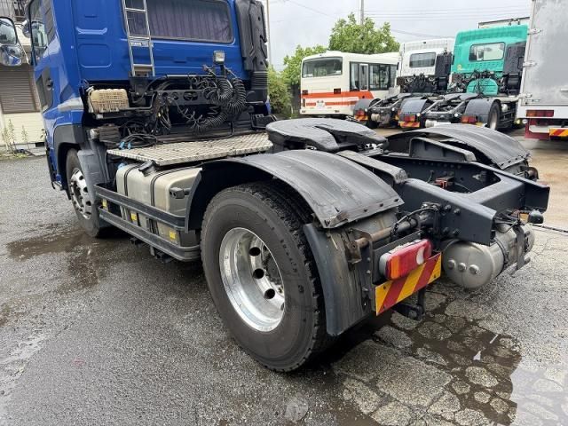 Nissan QUON 2019-03 7710407-12