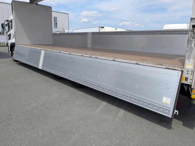 Nissan QUON 2022-12 7710384-17
