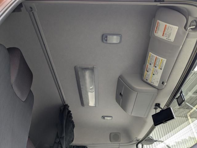 Nissan QUON 2022-12 7710384-21