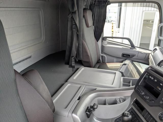 Nissan QUON 2022-12 7710384-23