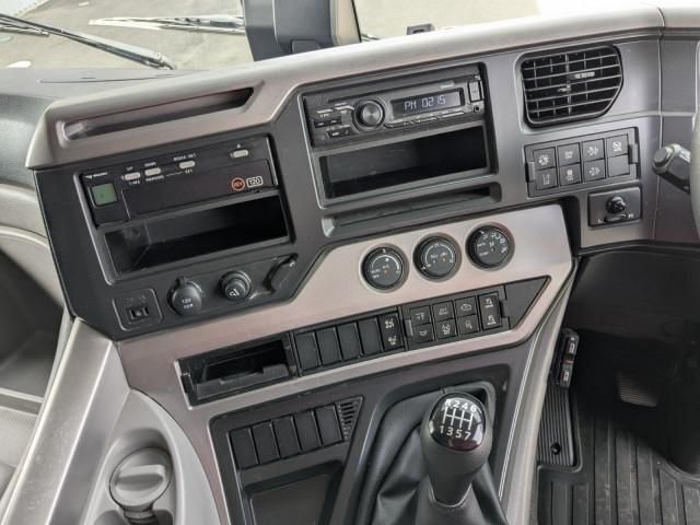 Nissan QUON 2022-12 7710384-26