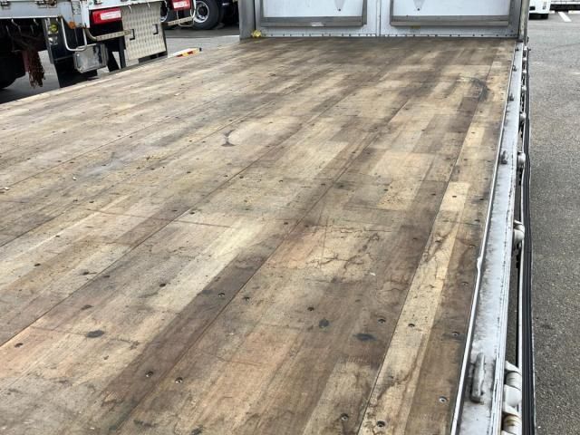 Nissan QUON 2017-07 7710415-11