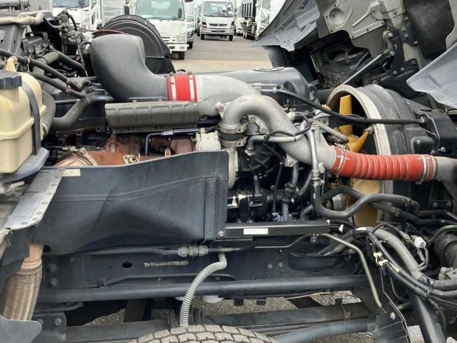 Nissan QUON 2017-07 7710415-16