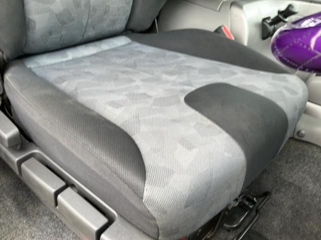 Nissan QUON 2017-07 7710415-17