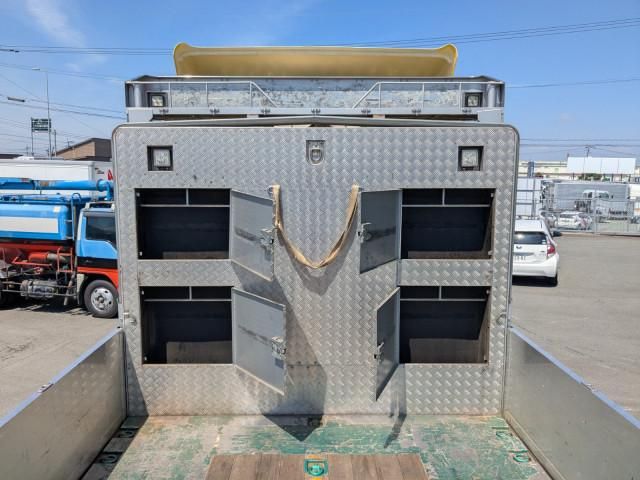 Nissan QUON 2018-12 7710390-18