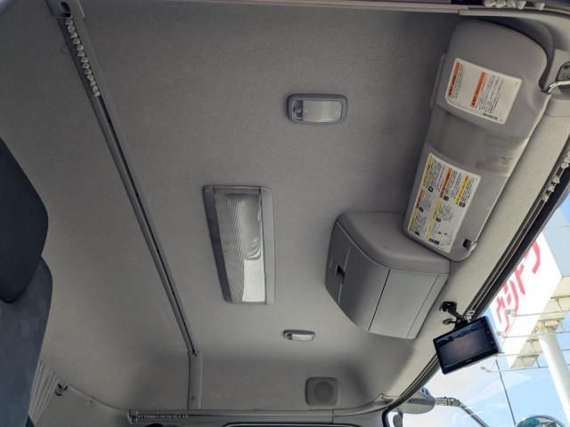 Nissan QUON 2018-12 7710390-21