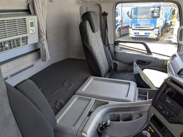 Nissan QUON 2018-12 7710390-22