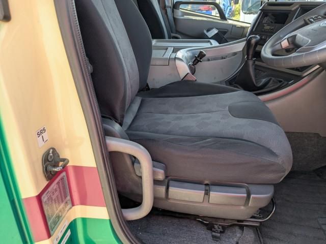 Nissan QUON 2018-12 7710390-23