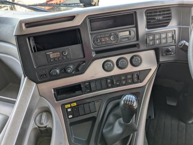 Nissan QUON 2018-12 7710390-26