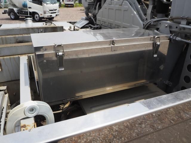 Nissan QUON 2013-01 7710400-13