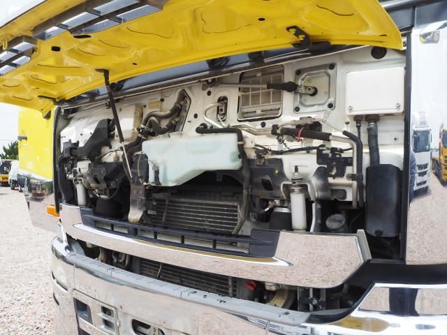 Nissan QUON 2013-01 7710400-8