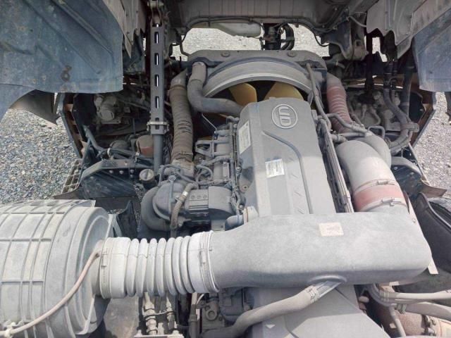 Nissan QUON 2017-11 7710376-25