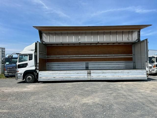 Nissan QUON 2017-04 7710413-9
