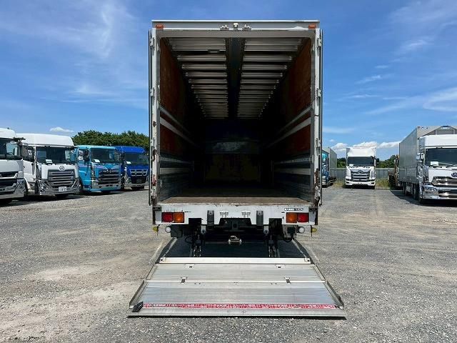 Nissan QUON 2017-04 7710413-11