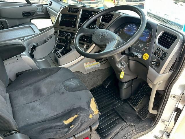 Nissan QUON 2017-04 7710413-18