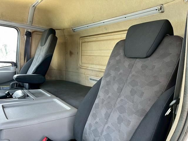 Nissan QUON 2017-04 7710413-23