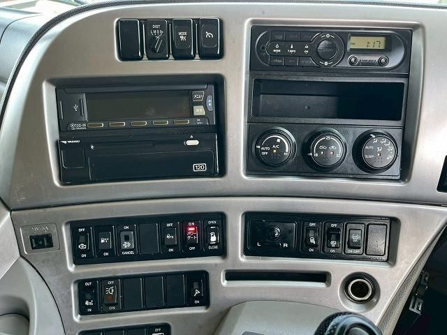 Nissan QUON 2017-04 7710413-27