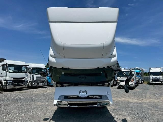 Nissan QUON 2017-04 7710413-2