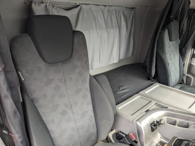 Nissan QUON 2019-08 7710383-12