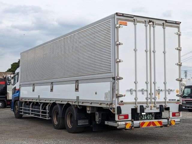 Nissan QUON 2019-08 7710383-2