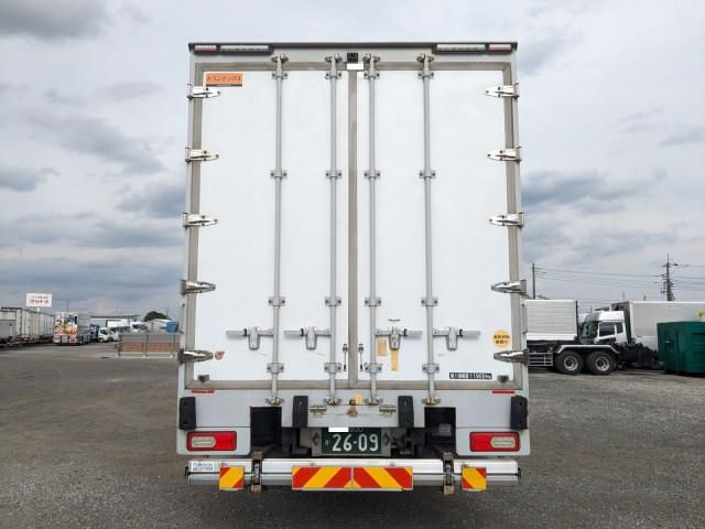Nissan QUON 2019-08 7710383-4