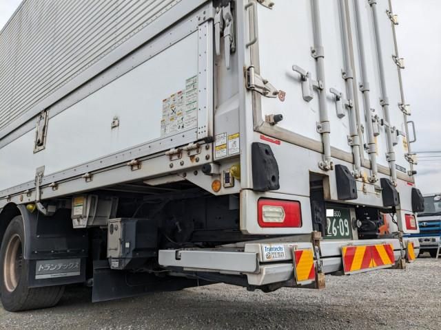 Nissan QUON 2019-08 7710383-6