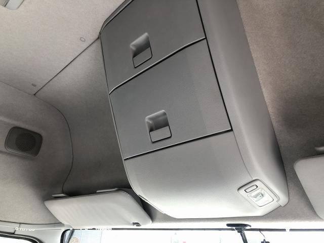 Nissan QUON 2014-05 7737883-9