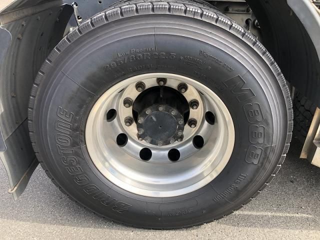 Nissan QUON 2014-05 7737883-11