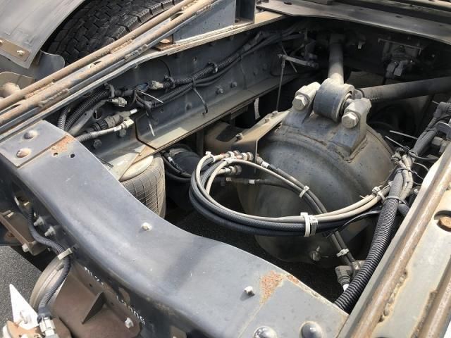 Nissan QUON 2014-05 7737883-14