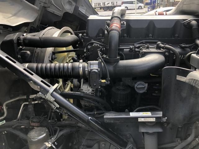 Nissan QUON 2014-05 7737883-19