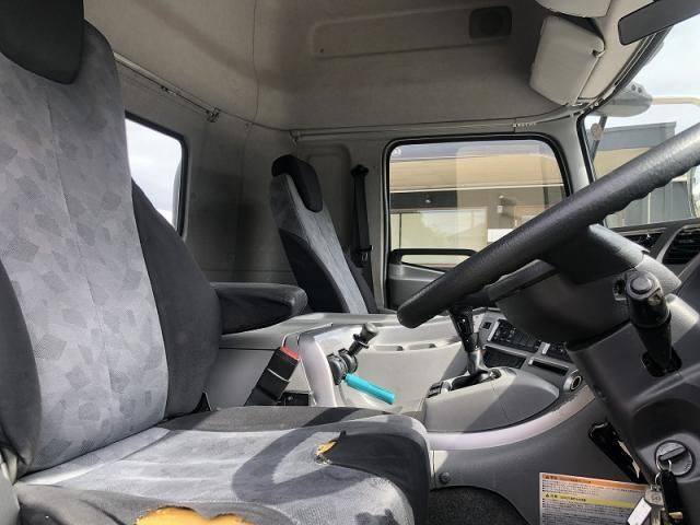 Nissan QUON 2014-05 7737883-4