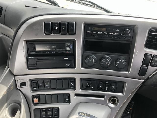 Nissan QUON 2014-05 7737883-6