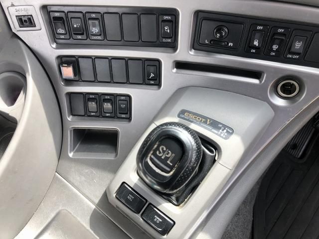 Nissan QUON 2014-05 7737883-7