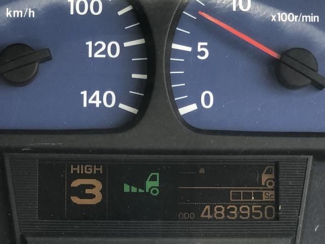 Nissan QUON 2014-05 7737883-8