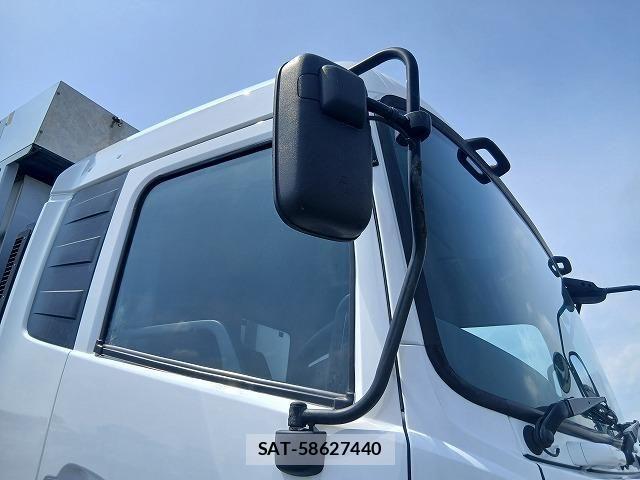 Nissan QUON 2017-12 7788513-9