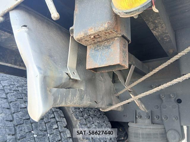 Nissan QUON 2017-12 7788513-18