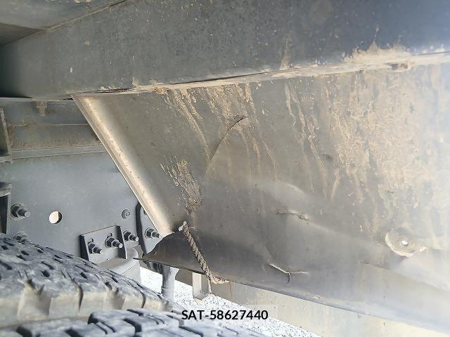 Nissan QUON 2017-12 7788513-19