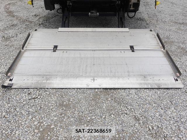 Nissan QUON 2019-09 7879030-17