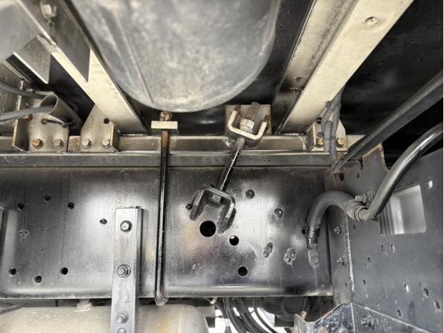 Nissan QUON 2017-06 7864752-9