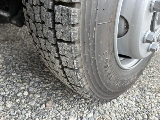 Nissan QUON 2017-06 7864752-15