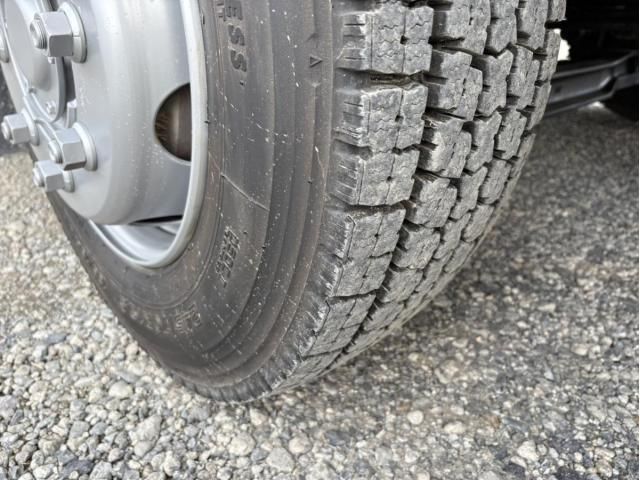 Nissan QUON 2017-06 7864752-16