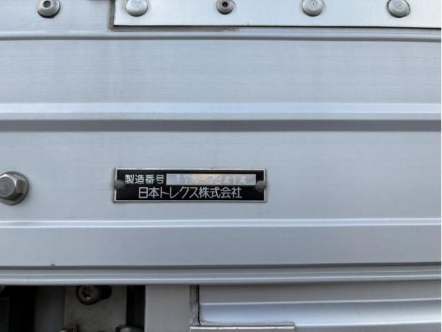 Nissan QUON 2017-06 7864752-19