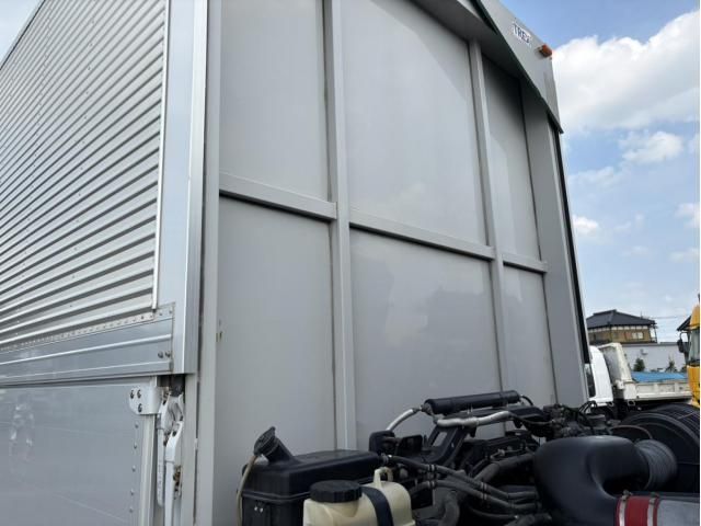 Nissan QUON 2017-06 7864752-22