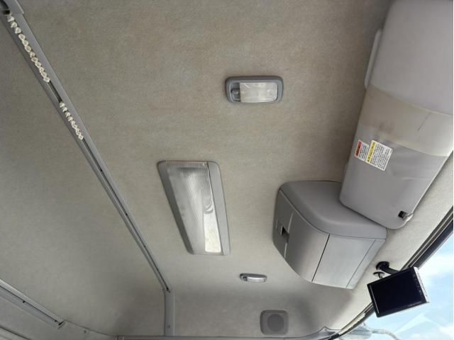 Nissan QUON 2017-06 7864752-25