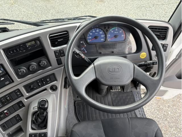 Nissan QUON 2017-06 7864752-28