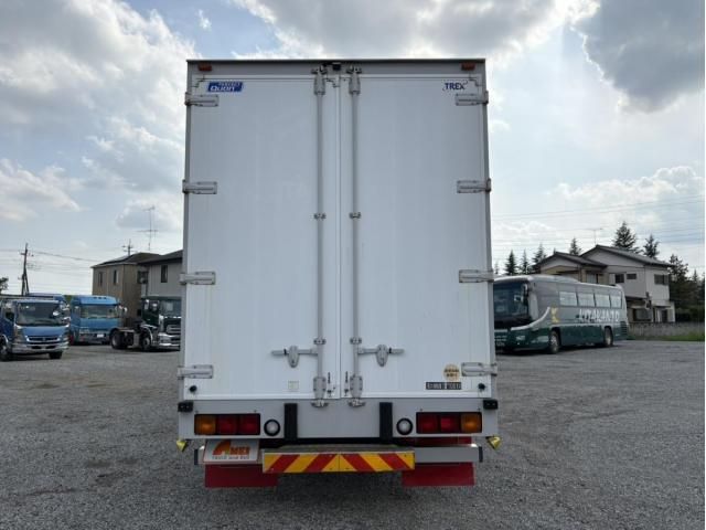 Nissan QUON 2017-06 7864752-4