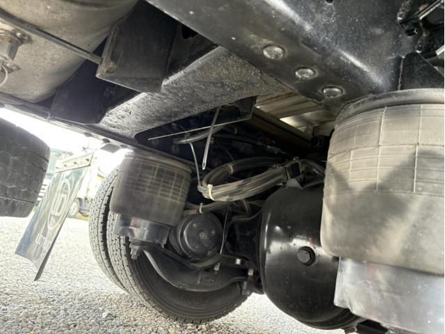 Nissan QUON 2017-06 7864752-8