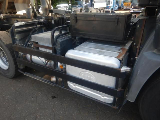 Nissan QUON 2014-04 7864751-14
