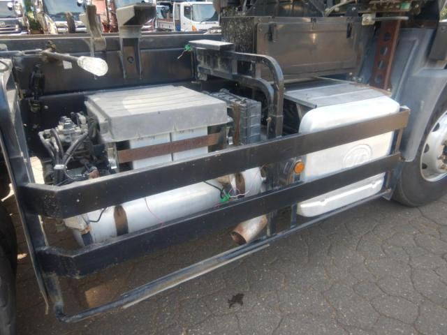 Nissan QUON 2014-04 7864751-15