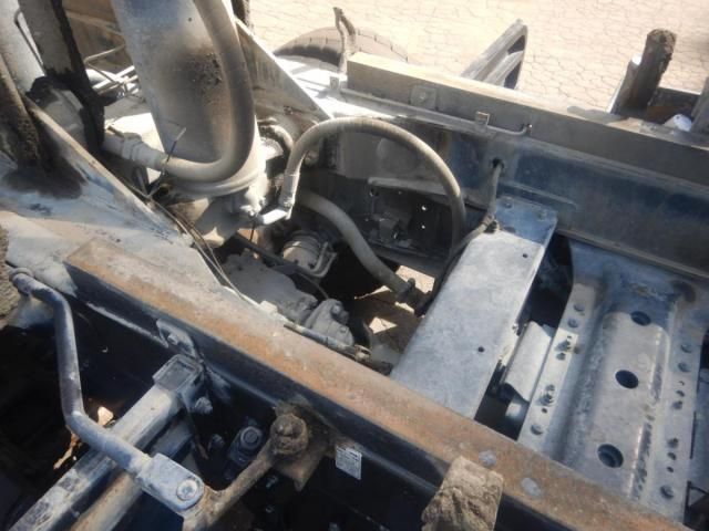 Nissan QUON 2014-04 7864751-25